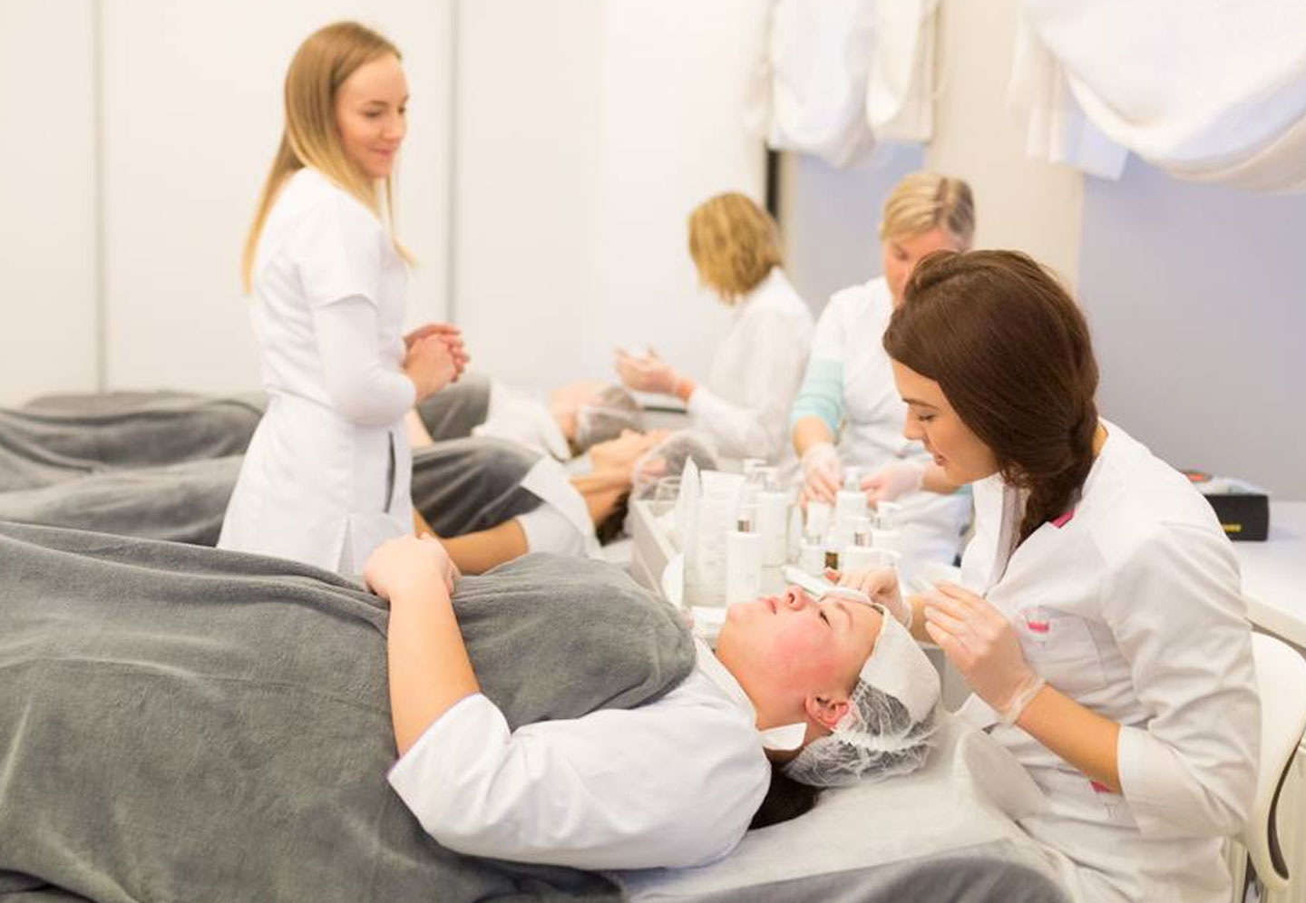 Karpų šalinimas, strijų šalinimas, žasies oda, Įaugę plaukeliai Karpų šalinimas, strijų šalinimas, žasies oda, Įaugę plaukeliai