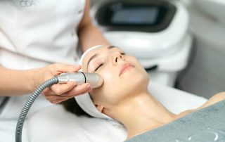 Aparatinės veido procedūros hifu procedūra